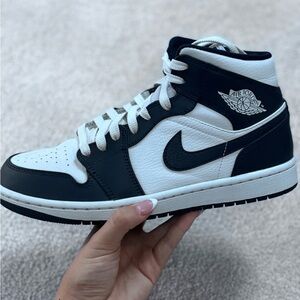 Air Jordan 1 Mid ‘obsidian’ US M 8.5